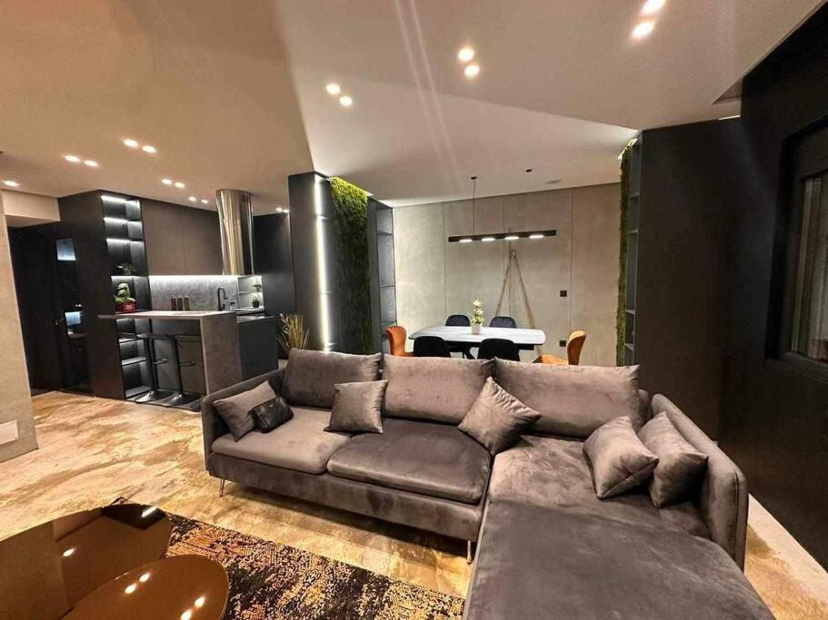 Appartamento Luxury Boutique / Komuna Parisit / Near To Tirana