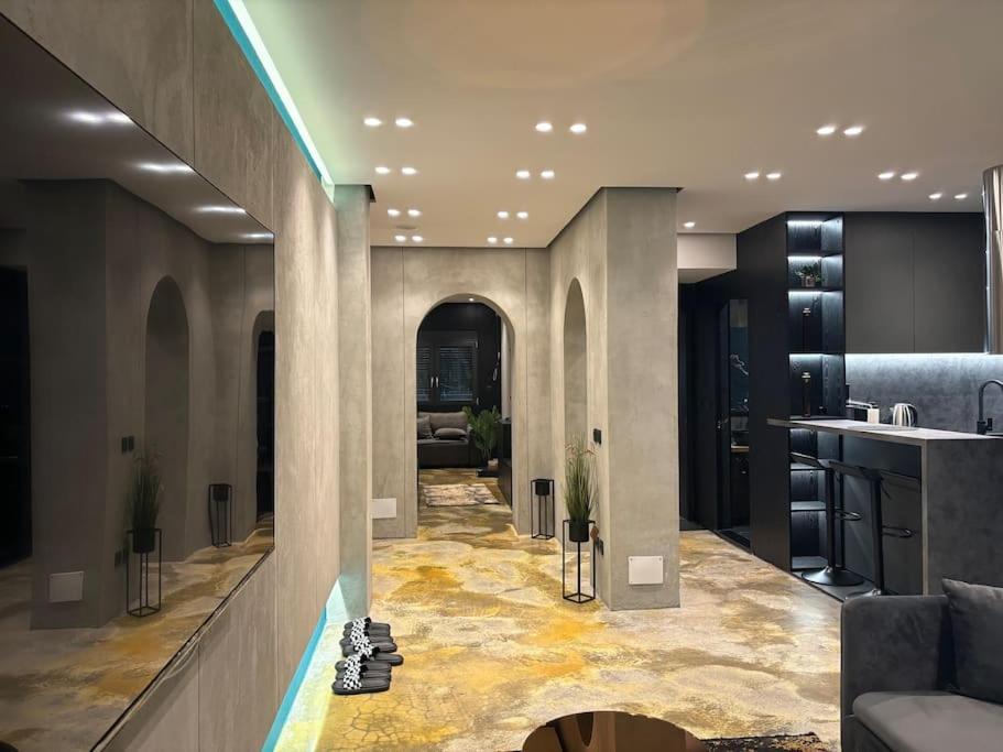 Appartamento Luxury Boutique / Komuna Parisit / Near To