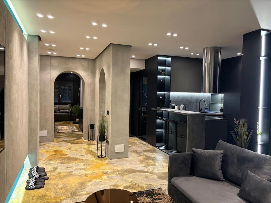 Appartamento Luxury Boutique / Komuna Parisit / Near To Tirana