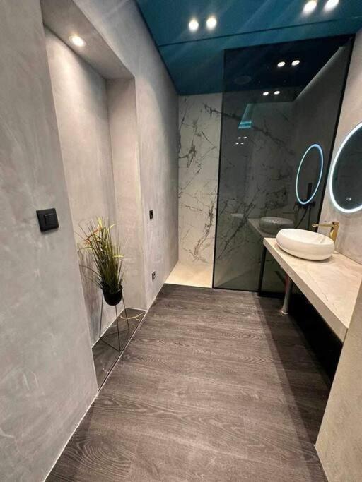 Luxury Boutique / Komuna Parisit / Near To Tirana