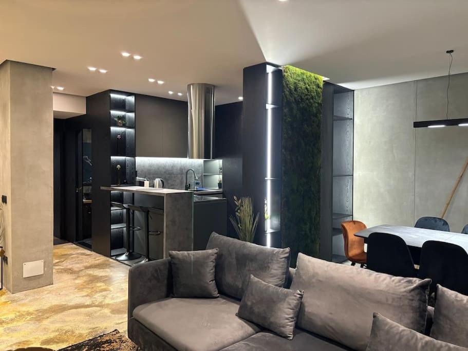 Luxury Boutique / Komuna Parisit / Near To * Tirana