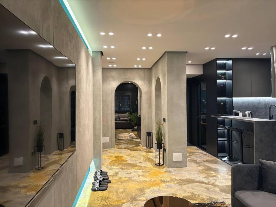 Appartamento Luxury Boutique / Komuna Parisit / Near To