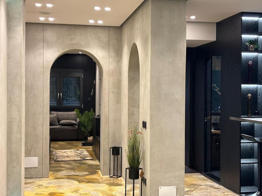 Luxury Boutique / Komuna Parisit / Near To Appartamento Tirana